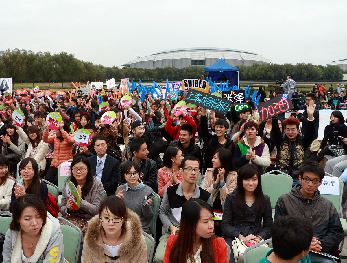 YABO-包含穆古鲁扎回归赛场，赛事规则更新首场状态亮眼，美国队观众沸腾！的词条